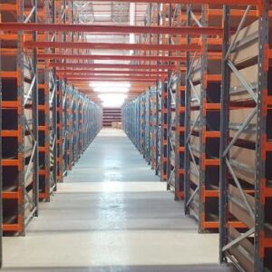 Estrutura com piso intermediário
